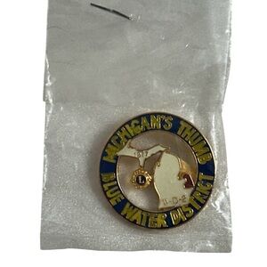 Lions Club of Michigan Lapel Pin 1977 Michigan's Thumb Blue Water Dist. Vtg NOS